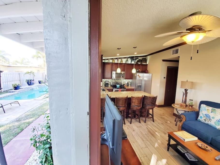 Hawaiian Cottage - Heated Pool Walk To The Beach Какао-Бич Экстерьер фото